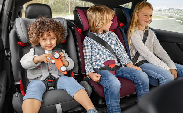 Highlight 9006 2 - Britax Römer Advansafix IV R 9-36 kg kolor Moonlight Blue